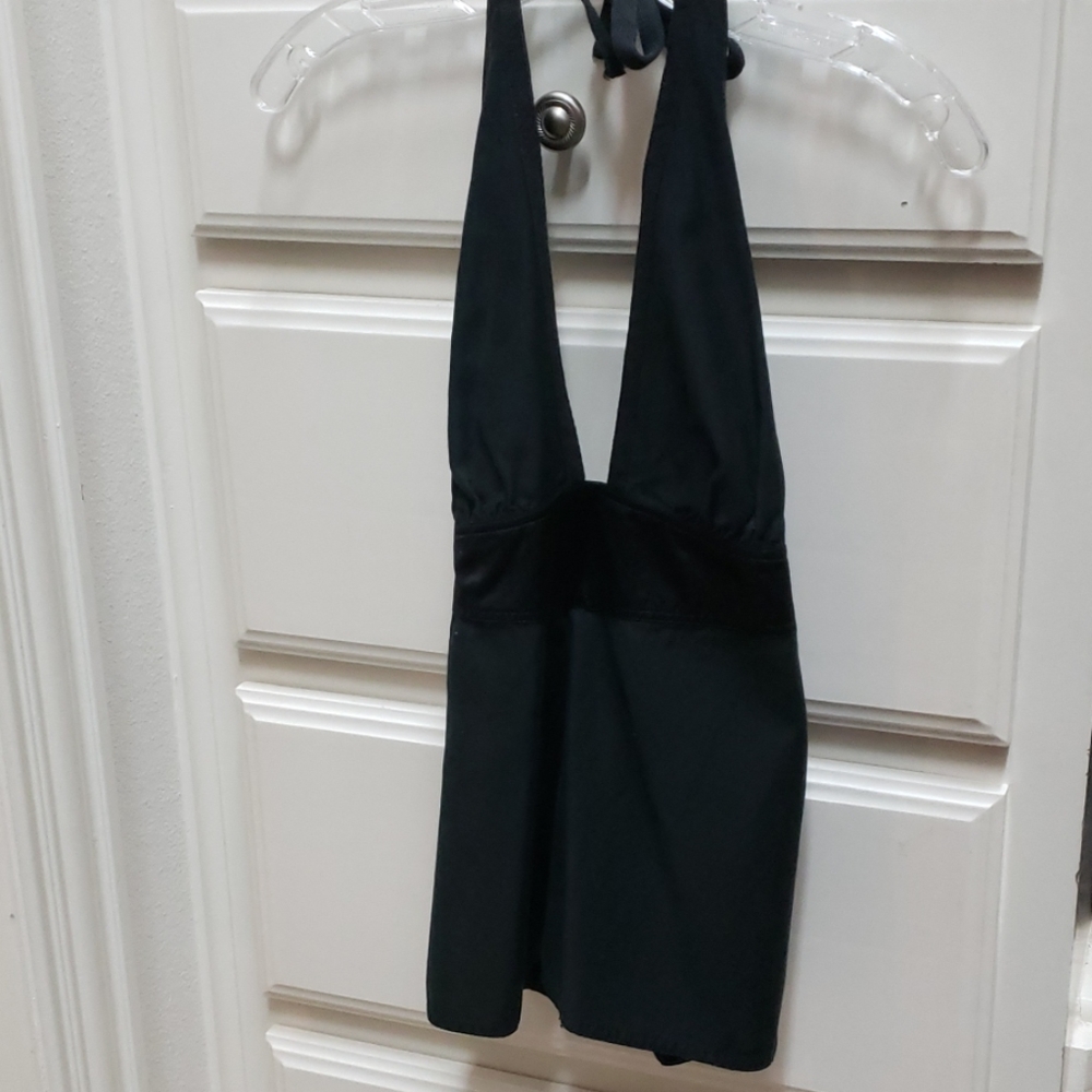 Tie back halter